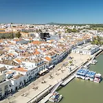 Cinco Botelho, Town Centre