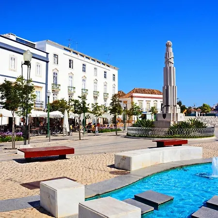 Cinco Botelho, Town Centre *