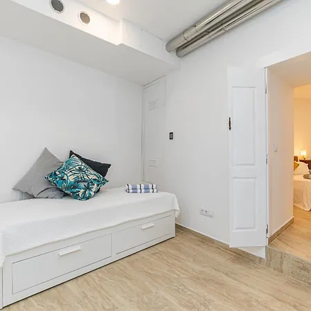 Cinco Botelho, Town Centre טאווירה