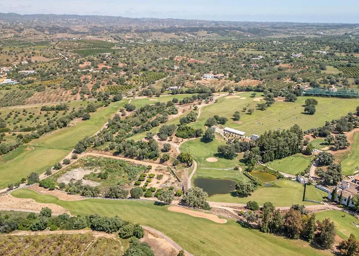 Cinco Botelho, Town Centre Apartamento *